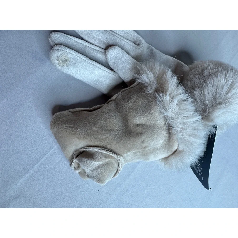 Top It Off Cream Faux Suede Quilted Gloves Faux Fur Trim Touch Screen flirty